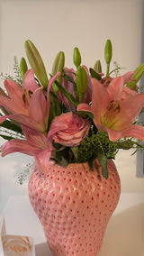 Strawberry Vase in pink
